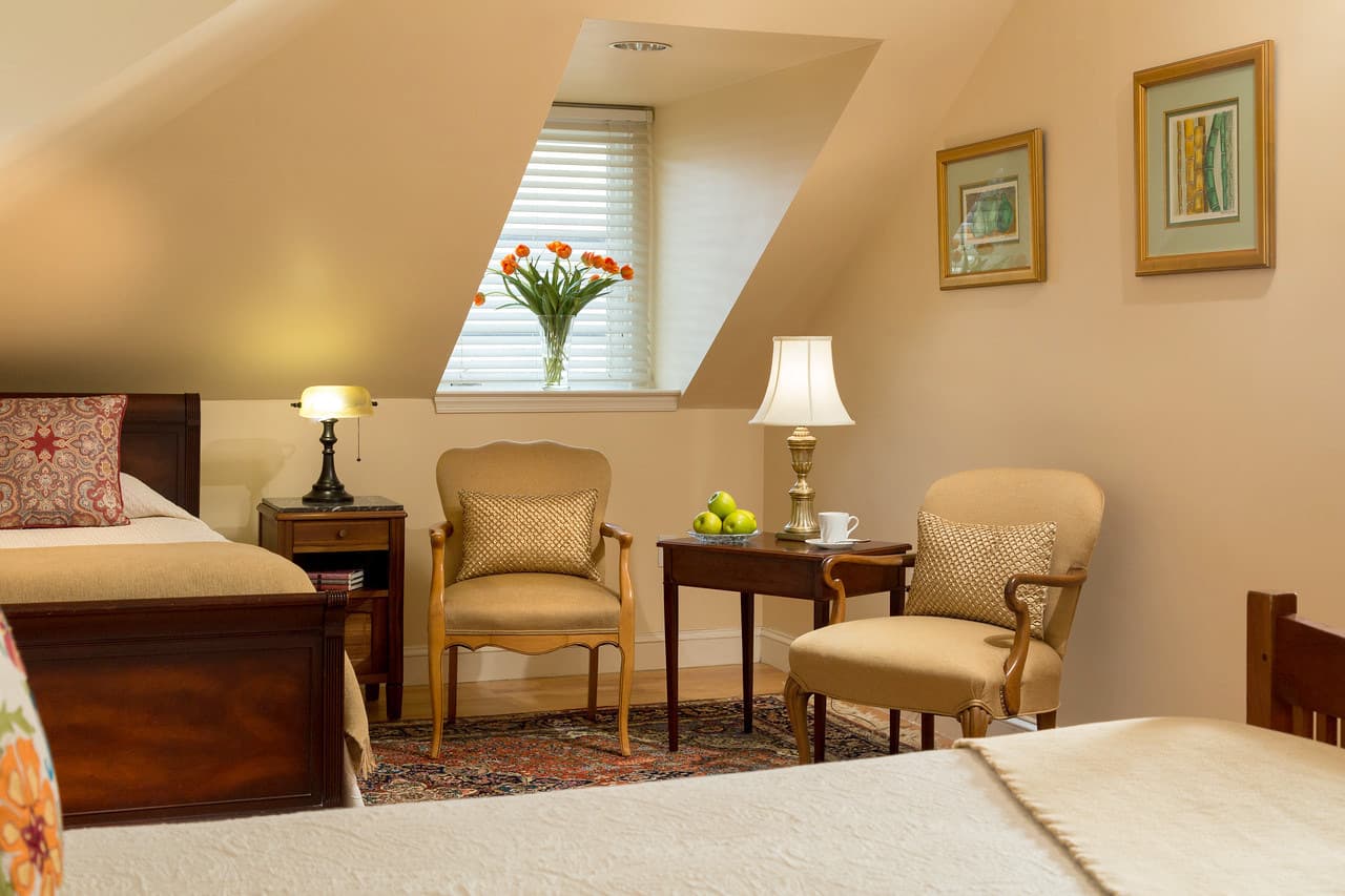 sitting area with vase of flowers